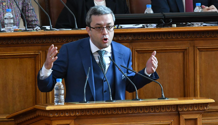 България заприлича на Кирил Петков, а тогава никой не ѝ