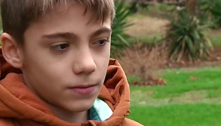 Детето е герой и дори само си поставя инжекциитеЗа поредна