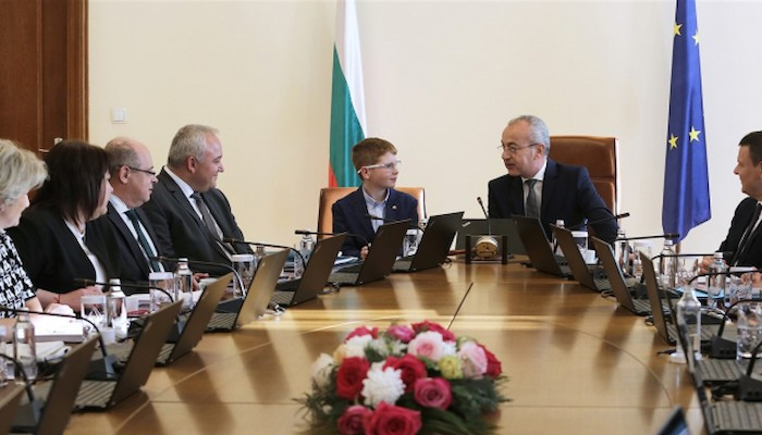 Бих искал да има мир и разбирателство в страната ни,