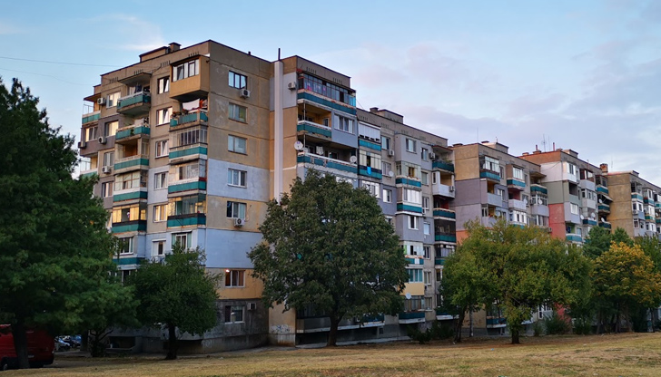 Сформиран е и екип от общински служители, които участват в