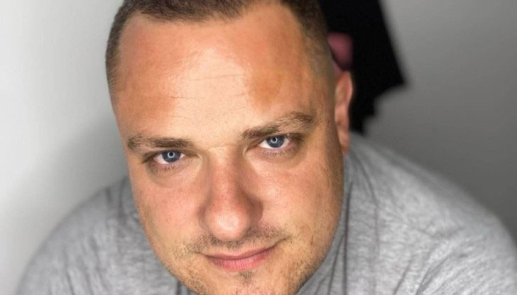 Шуменецът Владислав Григоров от близо година чете книги в своя