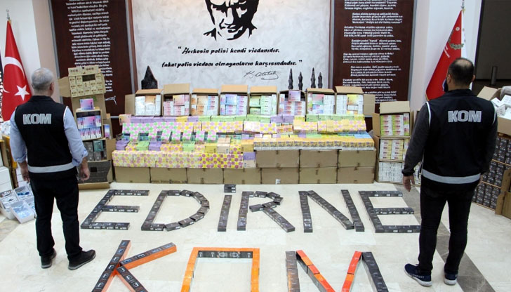 Шофьорът на камиона е арестуван12 300 електронни цигари, забранени за