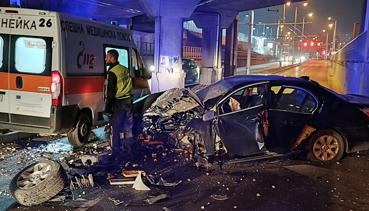 Тежка катастрофа затвори движението на булеварда в двете посокиБМВ катастрофира
