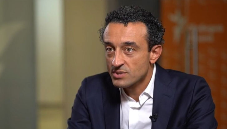 Не приляга на висотата на президентската институция да дава емоционални