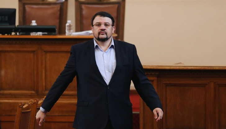 Депутатите подхванаха взаимни заплахи с протести, стигнаха и до белия