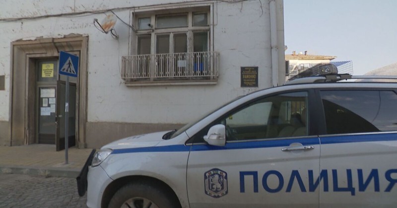 Телата на трима млади мъже бяха открити в изгорял автомобил