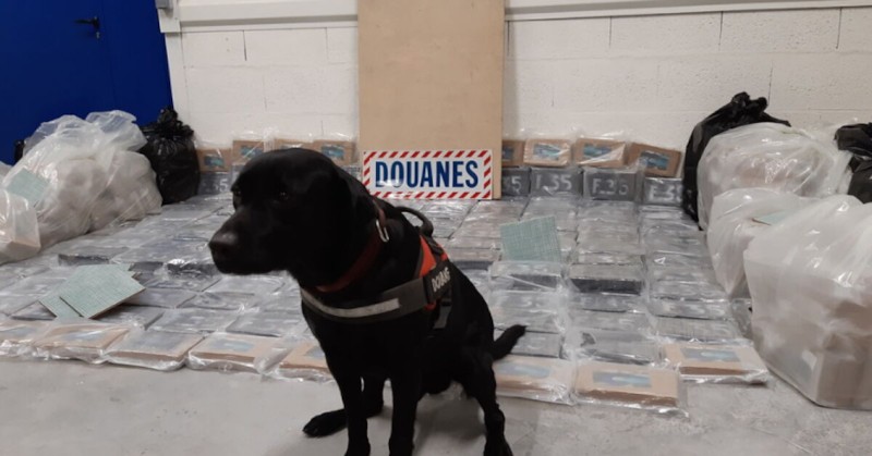 Двамата може да получат до 10 години затворМитнически служители в