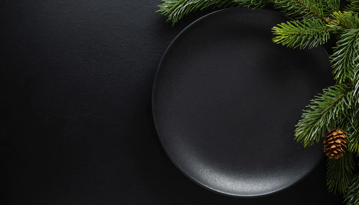 Коледа е!Цялото семейство се събира на трапезата в коледната вечер.