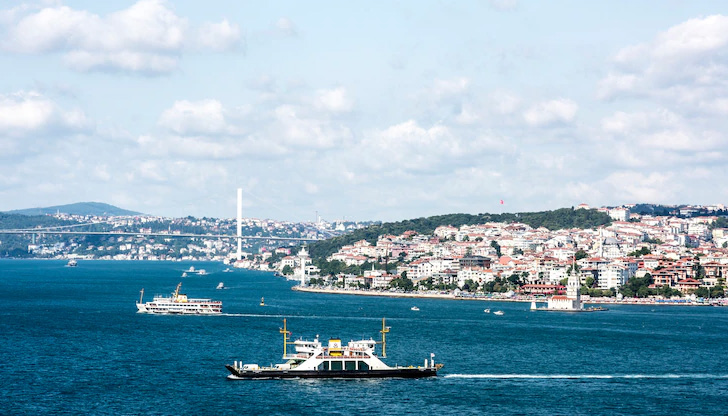 Всички са извадени от водата невредимиЧетирима души са ранени при