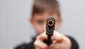 В Столипиново 2-годишно дете стреля с пистолет