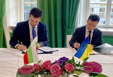 Износът за воюващата страна е чиста търговия която включва и