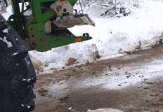 На място са пристигнали екипи на Общинското дружество Комунални дейности