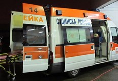 Возещата се в автомобила на починалия жена е със сътресение