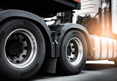 Камионът е нанесъл множество щети по паркирани коли и е