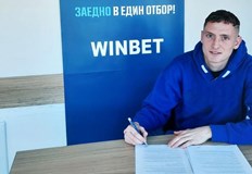 Дамян Дамянов е бил вратар и на юношеските национални отбори