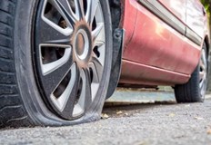 Мъжът е окупирал парко място и наказва всеки който му