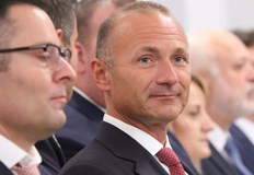 Енергийният магьосник Росен Христов беше разпънал софрата за всичкиДългогодишната сапунка