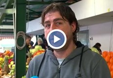 Две трети от доматите на щанда на Владимир Василев са