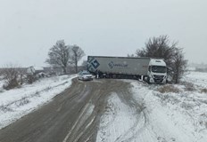 Очевидци споделят че вече повече от три часа не е
