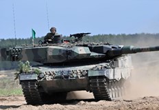 Британският историк и политически анализатор Тимоти Гартън Аш посочва че