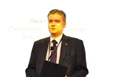 Две срещи Уж близо една до друга а толкова далеч Днес