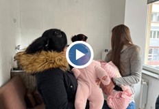 Разменените бебета вече са при биологичните си родителиРазменените бебета в