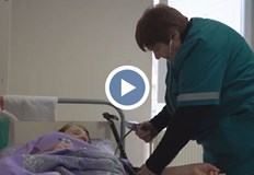 Майката на момчето е починала преди две годиниЛекарка на 86