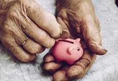 Депутатите включиха казармата и периодите на репресия в дефиницията на