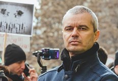 Директорът на училището е предупредил сина на Костадинов че там