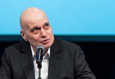 Слави Трифонов извади сертификат за почтеност – щял да декларира
