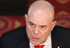 Повод са твърденията на издирвания от Русия Христо Грозев че