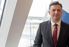 За съжаление смятам че нашето общество току що осигури на Ангел