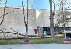 Пориви на вятъра с над 130 км ч нанасят щети в