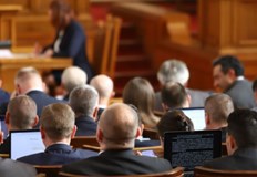 Как гласуваха депутатите от различните партииС 67 За 4 гласа