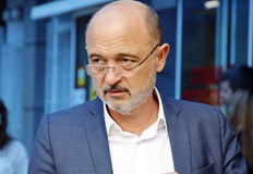 Активираме производители и търговци за липсващите медикаменти заяви здравният министърТежки