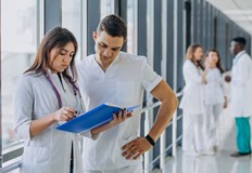 Общопрактикуващите медици получават по малко от специализираните си колегиПо време на