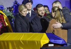 Володимир Зеленски присъства на траурната церемонияУкраинският президент Володимир Зеленски присъства