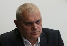 Когато властта се клати хората във всяка една система не