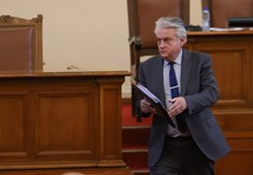 Напрежение в парламента между бившия вътрешен министър Бойко Рашков и