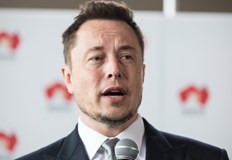 За последната година той се е разделил с цели 165