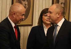 При тази процедура папката получава представител на парламентарната група а