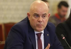 Крум Зарков Законът трябва да се приеме от парламента защото