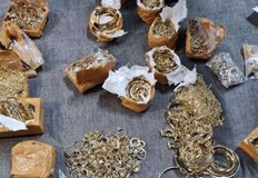 Пакетите с бижута са били скрити в двигателния отсек на