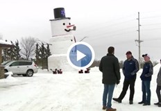 За направата на Джефри са използвани 75 тона снягОгромен снежен