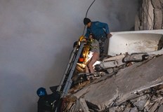 Момичето е загубило любимия си на фронта а сега под