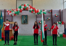 Тържеството бе открито с внасянето на българското знаме и знамето