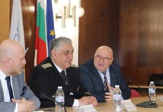 Флотилен адмирал Медникаров представи визията за развитие на учебната програмаРекторът