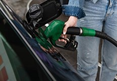 Дизелът се търгува до 3 08 лева за литър а бензинът