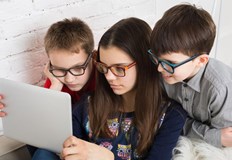 Ограничава се достъпа до личните данни на децатаFacebook и Instagram