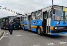 Временно е затруднено движението в района на Лъвов мостТам е